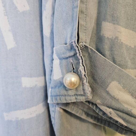 Multiples soft light denim shirt. Size XL.   #843 - Picture 3 of 6